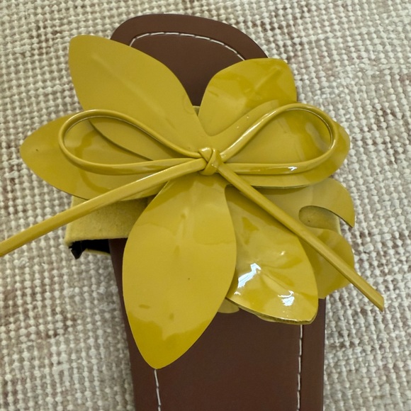 Zara Flower Sandals 
Size 40
Never worn! - Picture 2 of 4